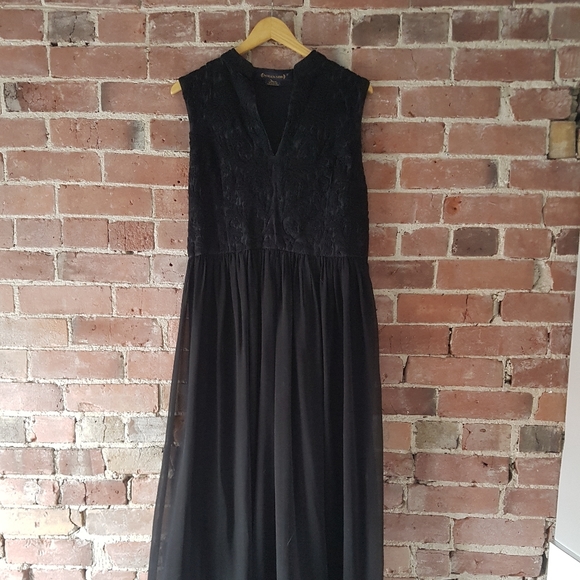 Formal dress - Picture 2 of 5